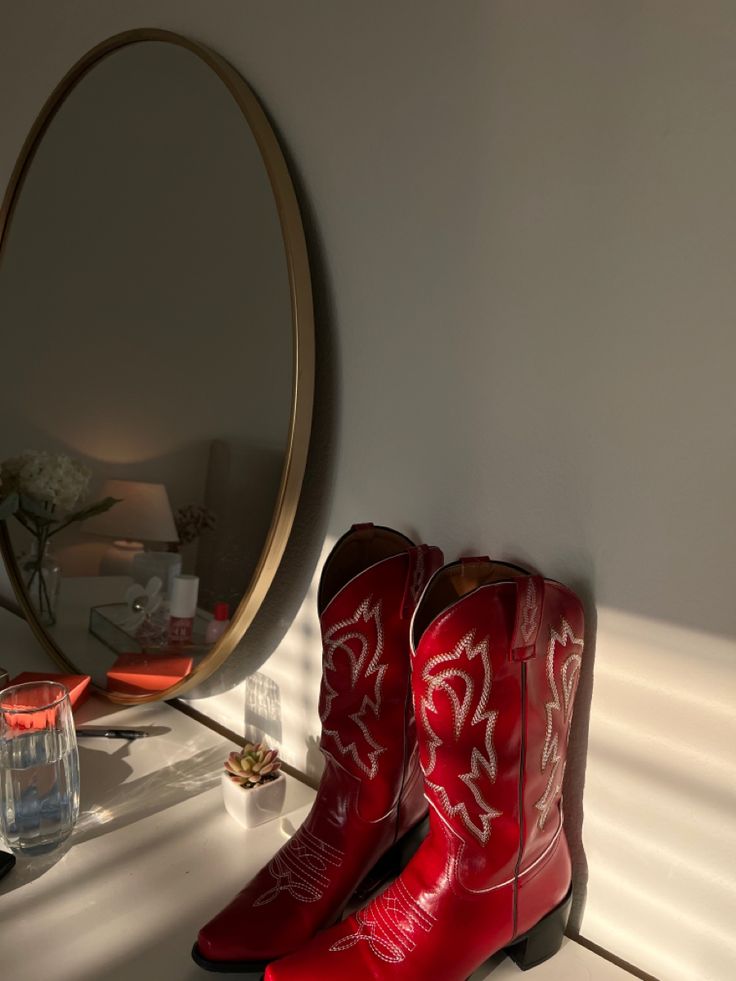 Red Cowboy Boots Aesthetic, Alexandra Core, Cowboy Boots Aesthetic, Red Cowboy Boots Outfit, Iris Apatow, Cowboy Vibes, Red Cowgirl Boots, Cowgirl Couture, Red Cowboy Boots