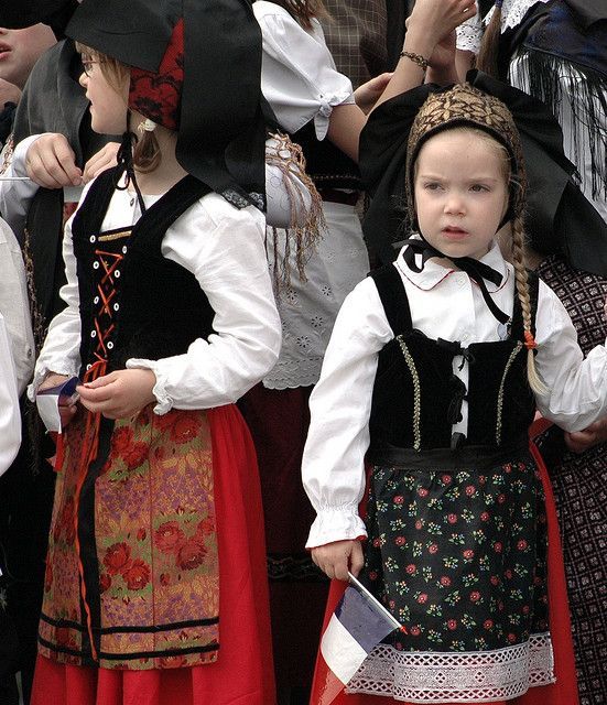 France  Embroidery and lace are the main features of traditional dress in Alsace-Lorraine. Description from pinterest.com. I searched for this on bing.com/images Costumes Around The World, Alsace France, Kids Around The World, National Dress, Folk Dresses, We Are The World, Ethnic Dress, Folk Costume, People Of The World