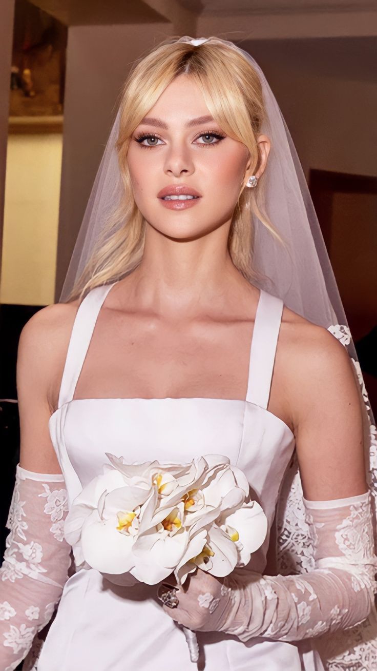 Nicola Peltz Bridal Makeup, Nicole Peltz Wedding Makeup, Hailey Beiber Bridal Hair, Nikola Peltz Wedding, Blonde Bride Wedding Dress, Nicola Peltz Wedding Makeup, Nicola Peltz Wedding Hair, Haley Bieber Wedding Makeup, 90s Bridal Makeup