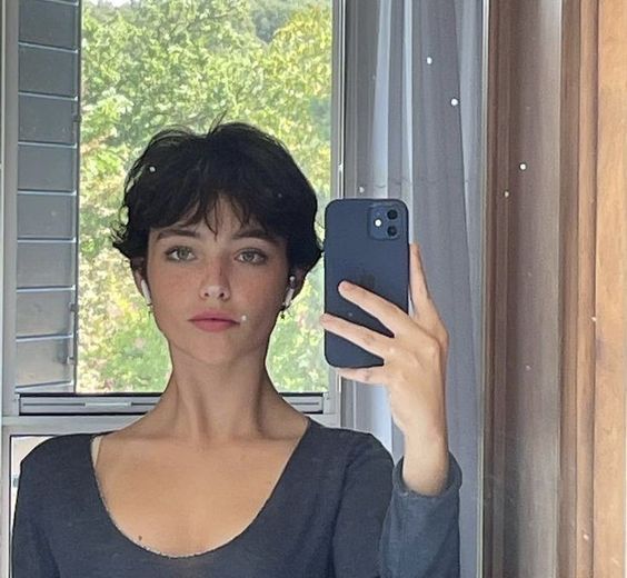 Italian Short Hair, Medium Pixie Haircut, Grunge Pixie Haircut, Marley Hair, Really Short Hair, Hair Inspiration Short, Shot Hair Styles, Female Face, Hair Stylies