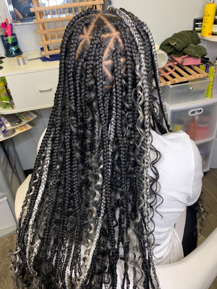 Black And Grey Knotless Braids, Knotless Box Braids Silver Color, Silver And Black Knotless Braids, Grey Ombre Braids, Box Braids Grey And Black, Grey Highlights, Grey Hair Inspiration, Boho Braids, African American Hairstyles