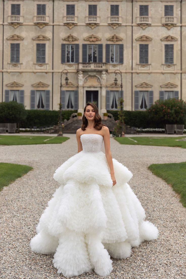 Size: US 0 Ruffle Wedding Dress Ballgown, Ball Outfit, Photography Dress, Dream Wedding Ideas Dresses, A Wedding Dress, Couture Wedding, Trends 2024, Fashion Group, Glam Dresses