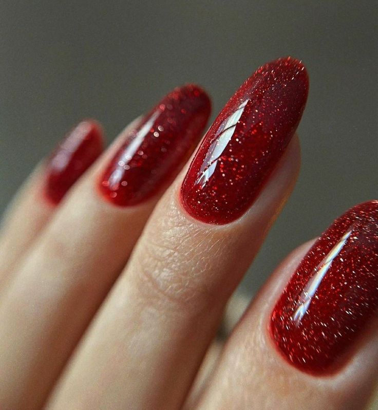 Red Sparkly Nails, Sparkly Christmas Nails, Oval Fake Nails, Ongles Bling Bling, Red Press On Nails, Nails Medium Almond, Acrylic Nails Stiletto, Red Nails Glitter, Golden Nails