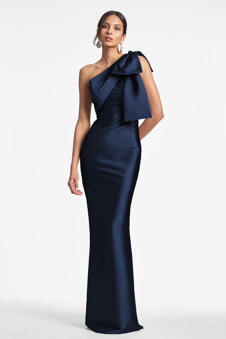 Shop the Bonnie Gown in Night Sky at Sachin & Babi. FREE Shipping Over $500 & FREE Returns. Mermaid Party Dress, Elegant Black Dress, Dresses Formal Elegant, Looks Party, Evening Gowns Elegant, Column Gown, Maxi Dress Prom, Formal Party Dress, فستان سهرة