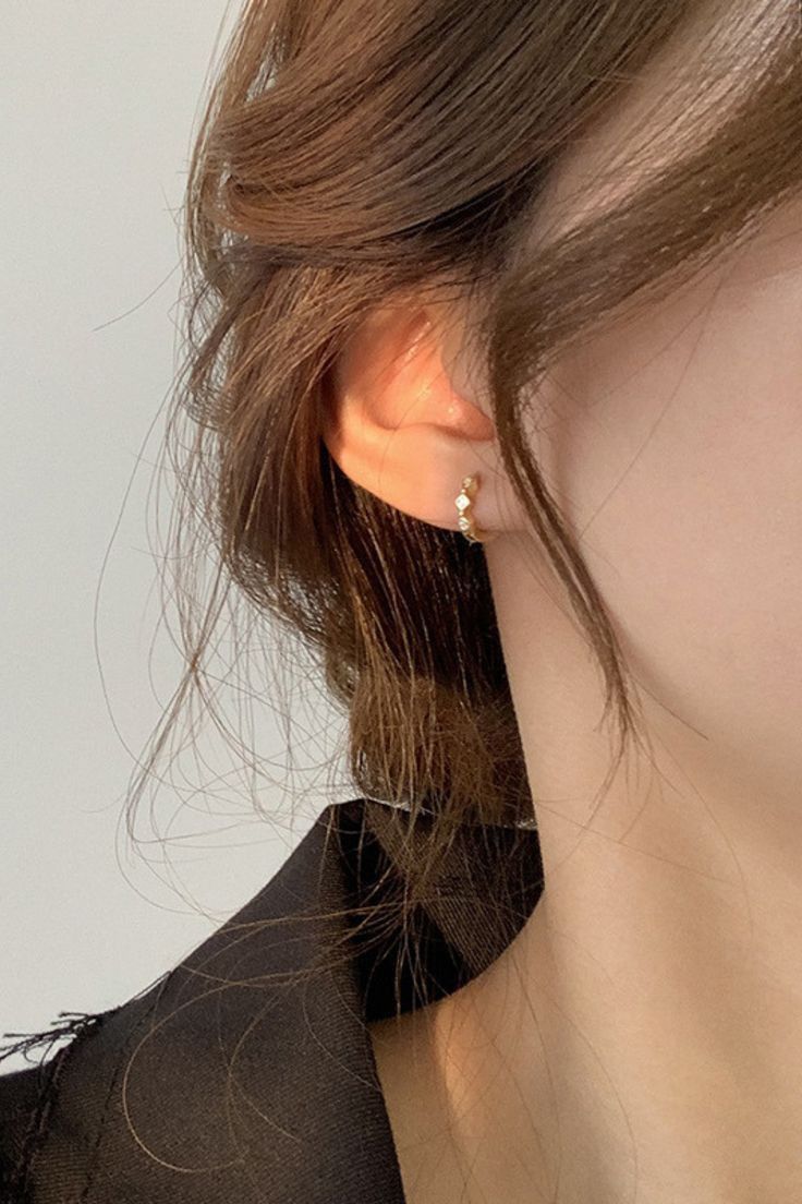 Simple Earrings Aesthetic, Earring Gold Simple, Pretty Simple Jewelry, Earrings Cute Simple, Jewelry Accessories Ideas Style, Cute Earrings Aesthetic Simple, Simple Cute Earrings, Simple Gold Earings, Silver Earrings Aesthetic Simple