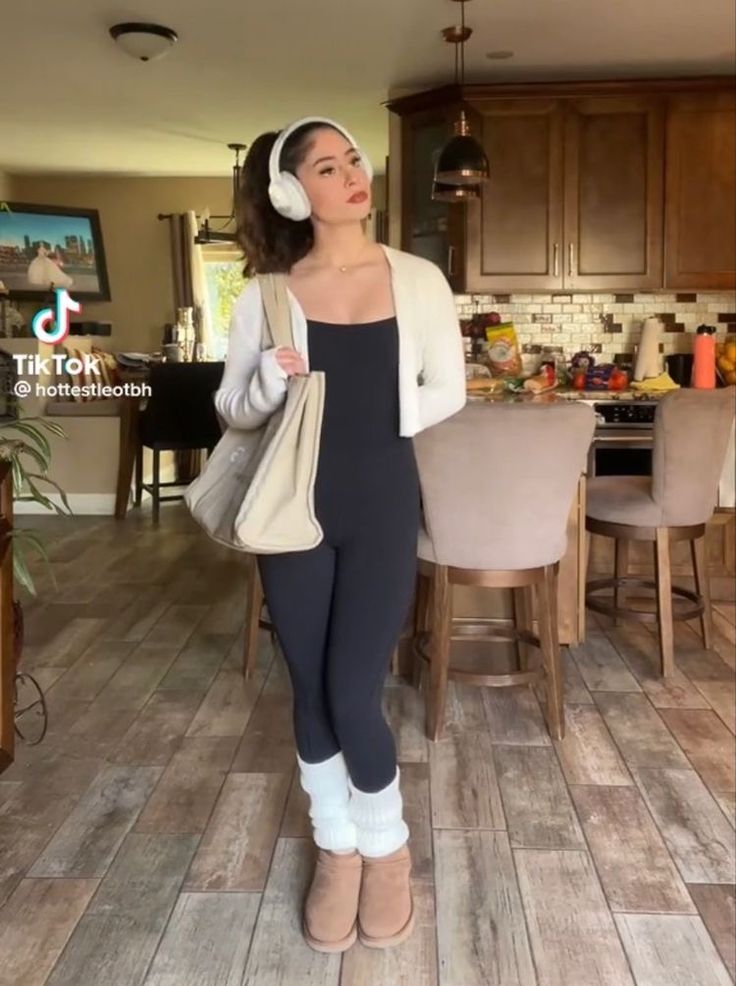 Cold Outfits For College, Ross Fall Outfits, Cute Spring Brunch Outfits, Dress And Cropped Sweater Outfit, Princess Fall Outfits, Petite Latina Outfits, Winter Outfits Women Black Woman, Birthdays Outfit Ideas For Women, Business Cute Outfits