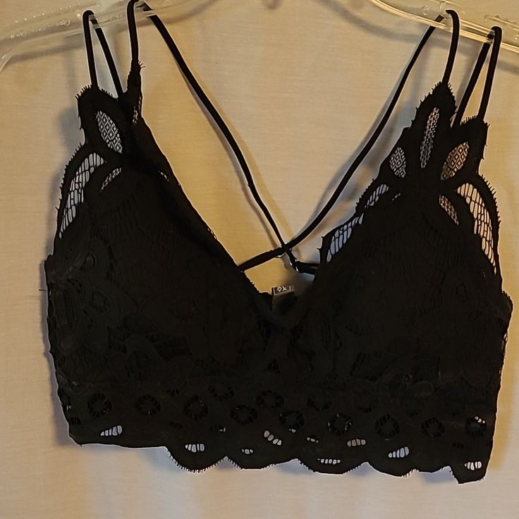 Black Lace Bralette Size Large From Alya. Criss Cross Straps Are Adjustable Nwot Black Lace Bra For Spring, Black Strappy Bra For Summer, Black Lace Bra For Summer, Black Lace Summer Bra, Sleepwear Black, Black Lace Bralette, Basic Outfits, Cross Straps, Lace Bralette