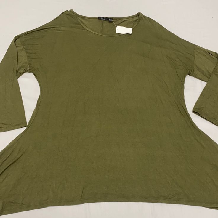 **Brand New With Tags** Rdi From Nordstrom Rack Size:3x Color:Olive Green Texture:Soft, Stretchy Widens Towards The Bottom **No Trades Or Modeling At This Time. Offers Welcome! Exact Measurements Of Length And Width Displayed In Pictures** 216 Green 3/4 Sleeve Blouse For Fall, Olive Long Sleeve Tops For Summer, Olive Long Sleeve Summer Tops, Oversized Green Tops With 3/4 Sleeves, Green Stretch Top With 3/4 Sleeves, Green Casual Long Sleeve Top For Spring, Green Half Sleeve Tops For Fall, Casual Green Long Sleeve Top For Spring, Green Texture