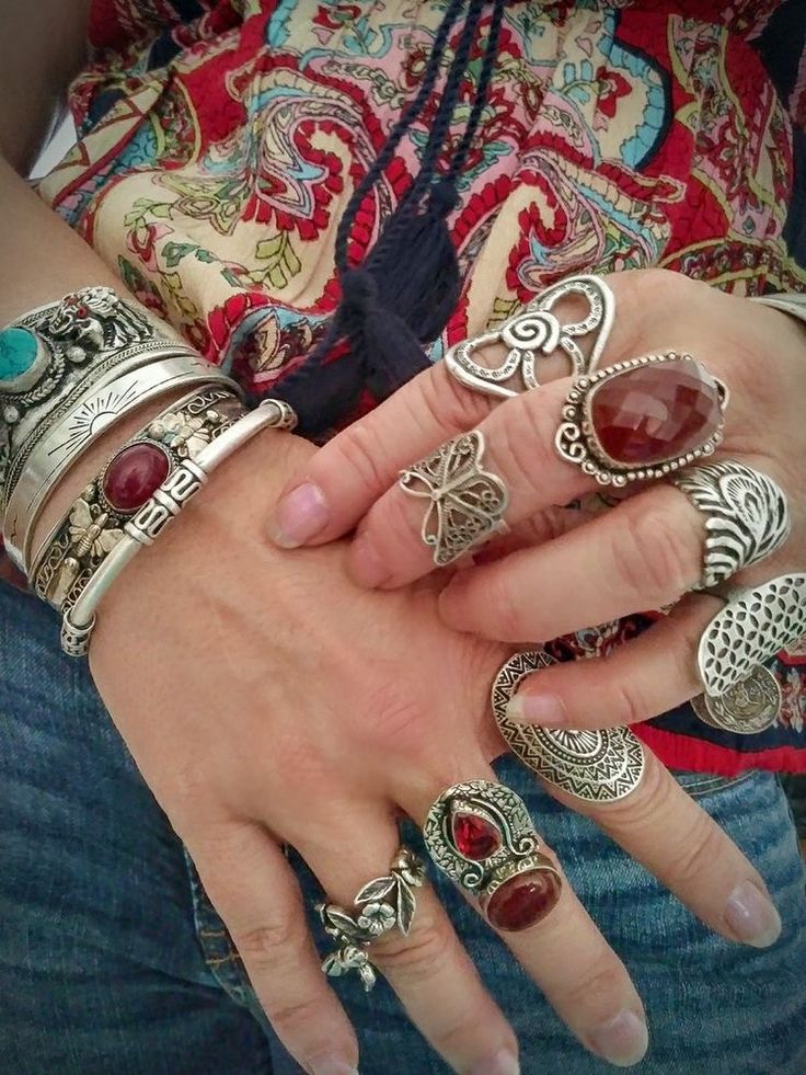 Gypsycore Jewelry, Lots Of Rings, Layering Rings, Hippy Jewelry, Many Rings, Hippie Accessories, Hippie Ring, Jewelry Layering, Ring Inspo