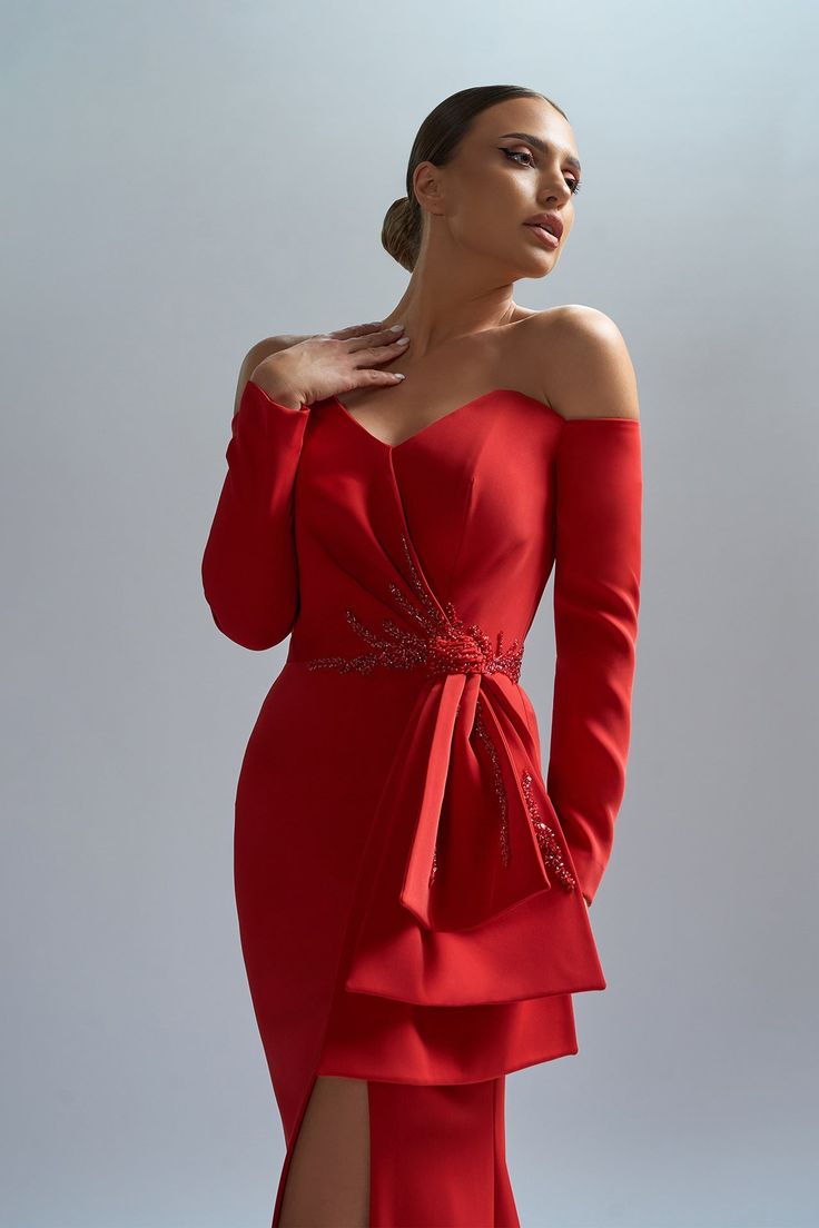 Red crepe gown with embroidery – HerTrove Marchesa Couture, Corset Skirt, Crepe Gown, Midi Dress Style, Long Evening Dress, Luxury Wear, Dress Fitted, Long Midi Dress, Dress With Long Sleeves