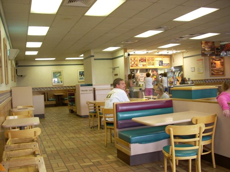 people are sitting at tables in a restaurant