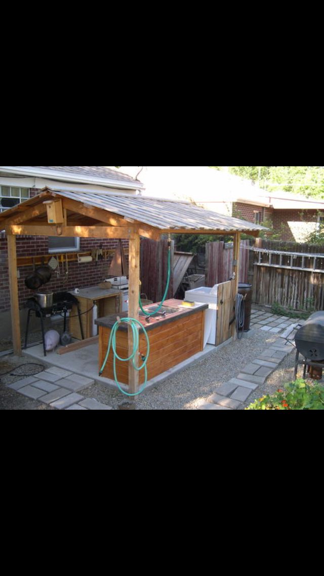 an outdoor kitchen is shown in the backyard