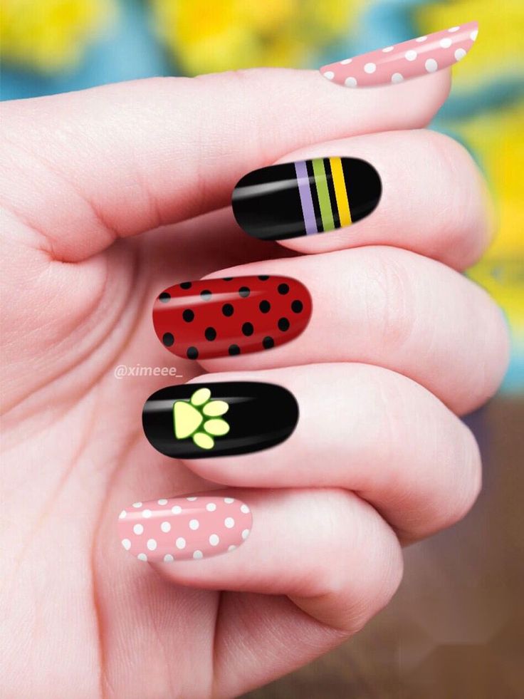 Miraculous Nails Ideas, Ladybug And Cat Noir Nails, Cat Noir Nails, Miraculous Ladybug Nail Art, Miraculous Ladybug Nails, Ladybug Nail Art, Ladybug Nails, Acrylic Nail Designs Coffin, Beauty Hacks Nails