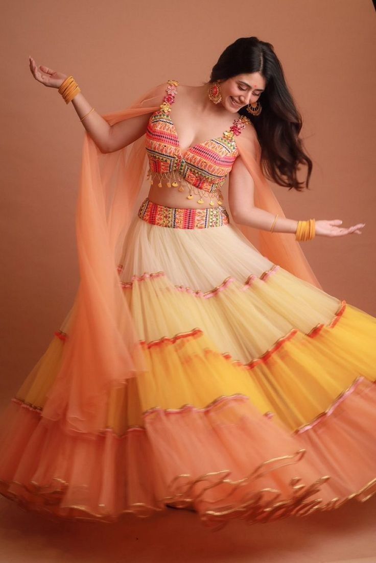 Tule Rok, Simple Lehenga, Wedding Lehenga Designs, Lehenga Designs Simple, Traditional Indian Dress, Indian Dresses Traditional, Fancy Dresses Long, Traditional Indian Outfits, Designer Party Wear Dresses