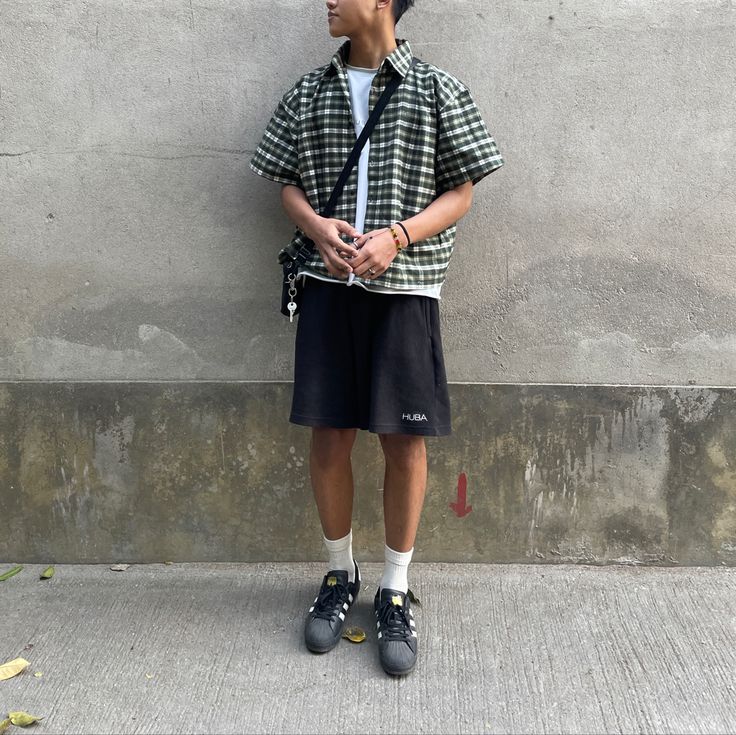 Vintage Polo Shirt Outfit Men, Cropped Polo Shirt Outfit Men, Polo And Jorts Outfit, Polo Shirt And Shorts Outfit Men, Cropped Polo Outfit Men, Cropped Polo Shirt Outfit, Black Jorts Outfit Men, Crop Polo Outfit, Polo Shirt Outfit Men Street Styles