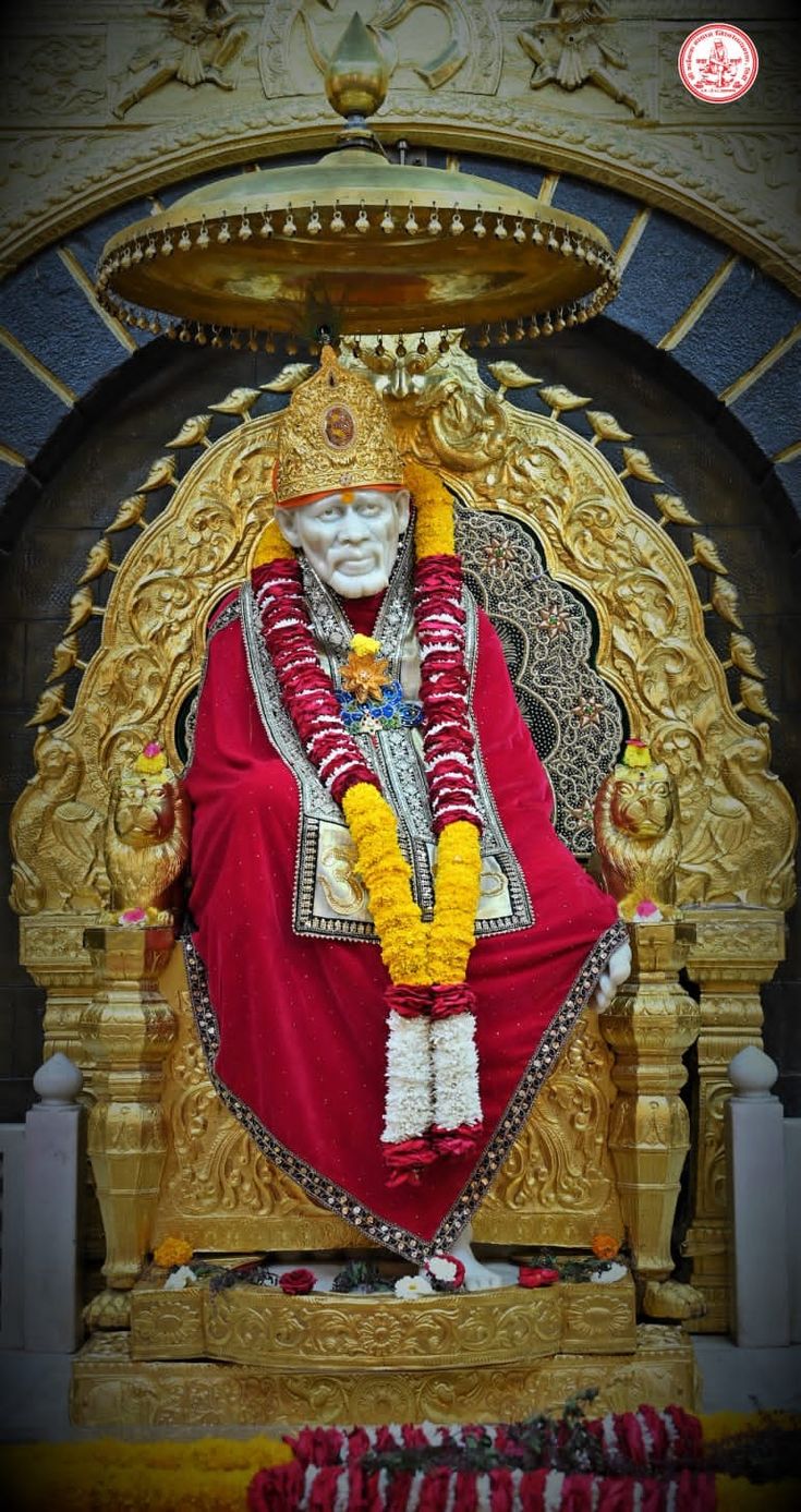 the statue is dressed in red and gold