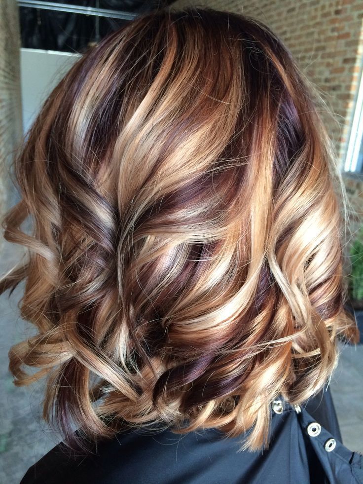 Short and Chunky | 11 Bombshell Blonde Highlights For Dark Hair - Best Hair Color Ideas by Makeup Tutorials at http://makeuptutorials.com/11-bombshell-blonde-highlights-dark-hair/ Hair Color For 50 Year Old Women Over 50, Hair Color Trends Short Hair, Moms Hairstyles, Spring Highlights, Copper Lowlights, Red Highlights, Haircut And Color, Hair Color And Cut, Fall Hair Color