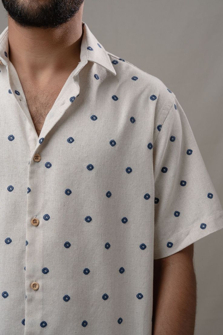 Men's shirt, with wooden buttons and pocket on the front. It's a shirt with a relaxed model, perfect for everyday life, but also suitable for holidays and the beach. The production of all elements is made in Portugal. If you have questions, send us a message! Patterned Cotton Short Sleeve Button-up Shirt, Classic Beach Camp Shirt Button-up, Beach Season Printed Button-up Shirt, Vacation Graphic Print Button-up Short Sleeve Shirt, Linen Short Sleeve Button-up Shirt With Pockets, Mens Oxfords, Summer Shirts, Short Sleeve Shirt, Tee Shirts