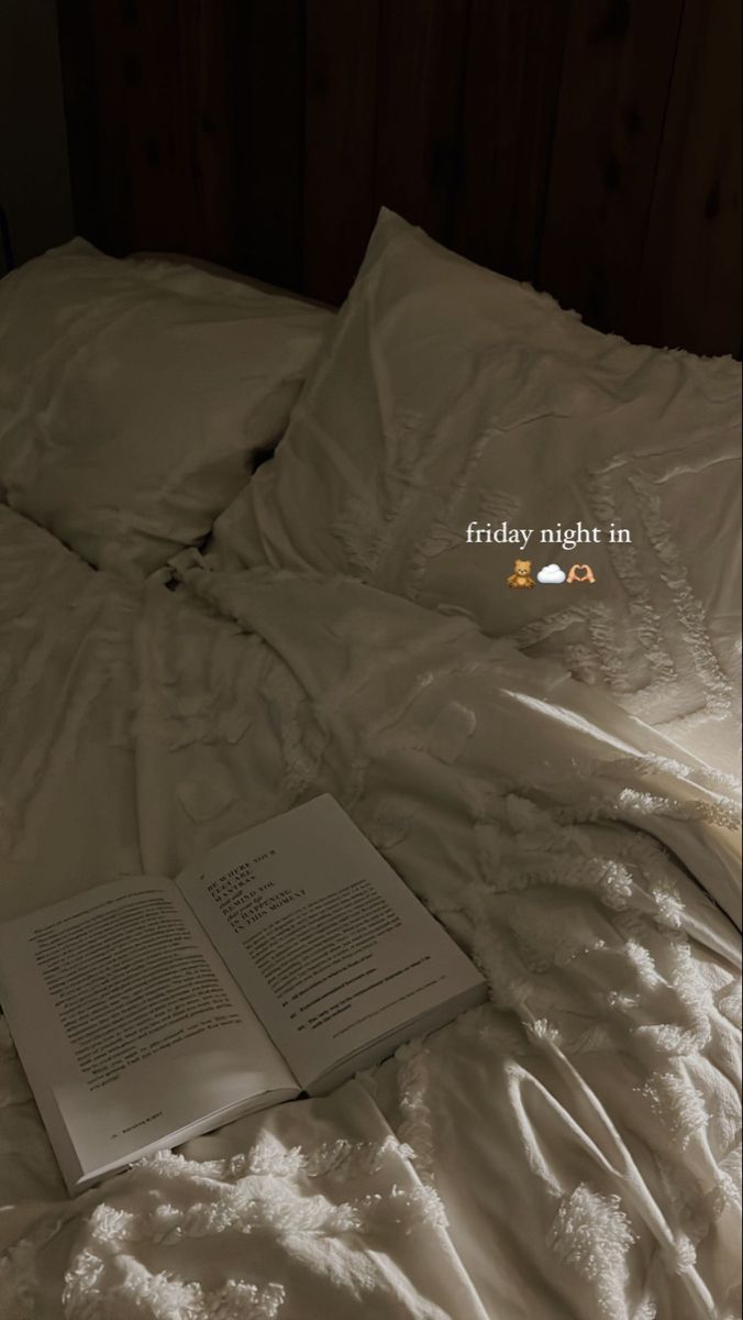 Friday Night In Aesthetic, Late Night Instagram Story, Friday Night Aesthetic, November Instagram, Everyday Aesthetic, Night Routines, Early Night, Aesthetic Captions, Relaxing Evening