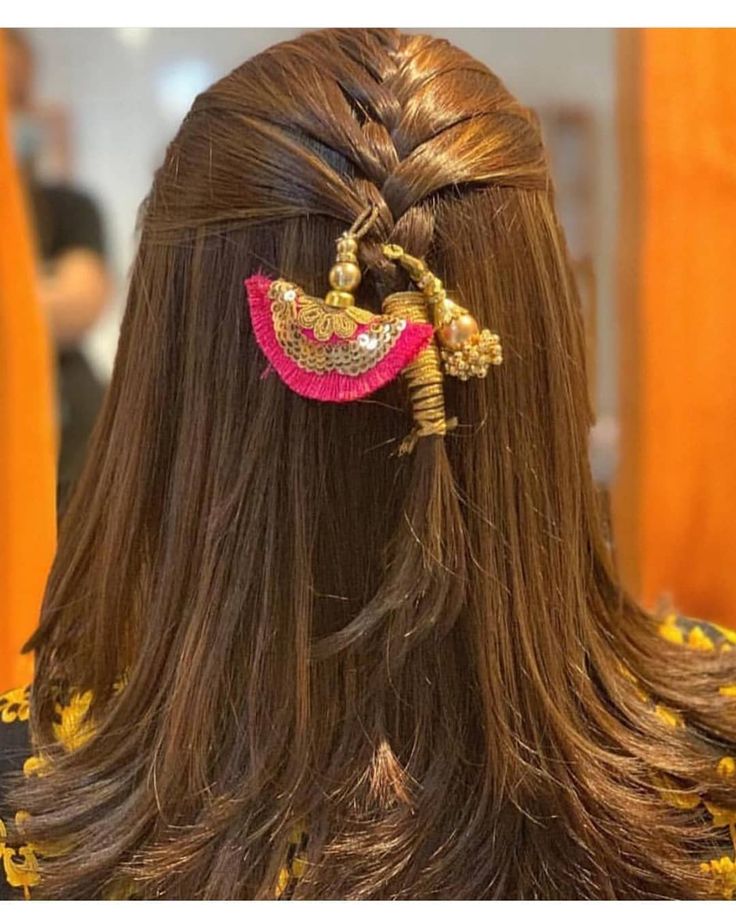 Strat Hairstyle, Ramadan Hairstyles, Homemade Hair Accessories, Bridal Dresses Pakistan, Big Mirror, Beautiful Pakistani Dresses, Bridal Mehndi Designs, Easy Hairstyles For Long Hair, Hair Dos