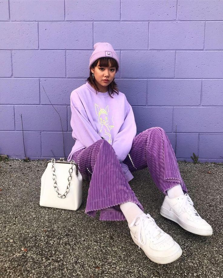 purple aesthetic streetwear clothes outfit style ideas Stile Casual Chic, Purple Wall, Purple Pants, K Fashion, Purple Outfits, Foto Poses, Looks Chic, Look Vintage, Purple Fashion