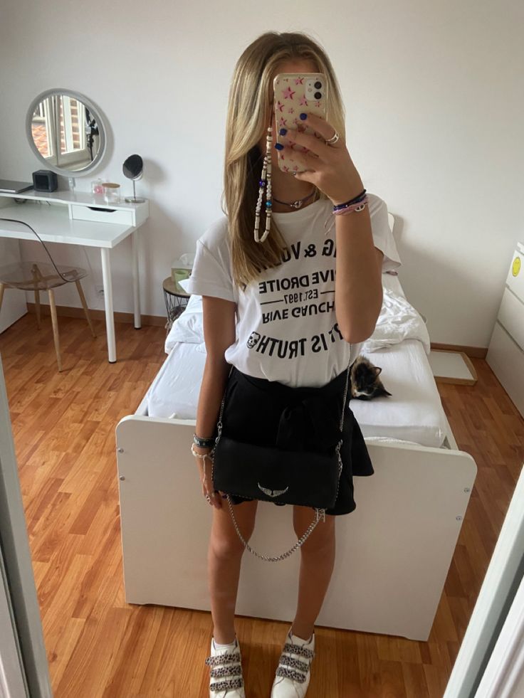 Idee Outfit Printemps, Summer Stockholm Style, Outfit Ete, Vogue Models, Outfit Zara, Fashion Mirror, Stockholm Style, Blonde Hair Inspiration, Stockholm Fashion