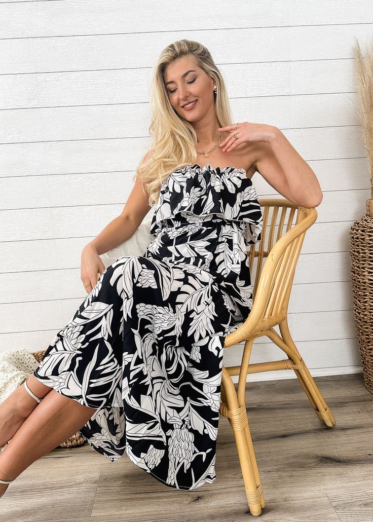 The EMES SHOP dress is detailed with a gorgeous floral print. Features a tube neck line. layered design. flowy fit. and ankle length maxi dress. Pair it with sunnies and a straw hat for a stunning summer look.MATERIAL:100%Soft Poly MEASUREMENTS:Dress Length is 47"-48"in Small | Bust: 35"-37"in & Waist: 26"-28"in Medium | Bust: 37"-39"in & Waist: 28"-30"in Large | Bust: 39"-41"in & Waist: 30"-32"in MEASUREMENTS:Dress Length is120-122 cm Small | Bust: 88"-93"cm& Waist:66"-71"cm Medium | Bust: 93"-98"cm & Waist:71"-76"cm Large | Bust: 98"-103"cm & Waist:76"-81"cm Strapless Floral Print Summer Maxi Dress, Strapless Summer Maxi Dress With Floral Print, Strapless Summer Maxi Dress, Strapless Dresses With Tropical Print For The Beach, Spring Vacation Bandeau Dresses, Casual Strapless Beach Dress For Summer, Strapless Maxi Dress For Spring And Summer, Strapless Maxi Dress For Spring Beachwear, Strapless Beachwear Maxi Dress For Spring