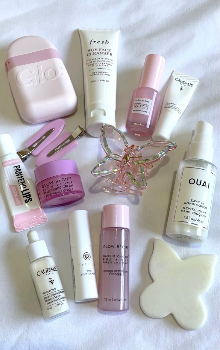 skincare routine that girl pink it girl products inspo Girl Skincare, Makeup Accesories, Barbie Makeup, Beautiful Eye Makeup, Pretty Skin Care, Bath And Body Care, Pretty Skin, Body Care Routine, Pink Girly Things