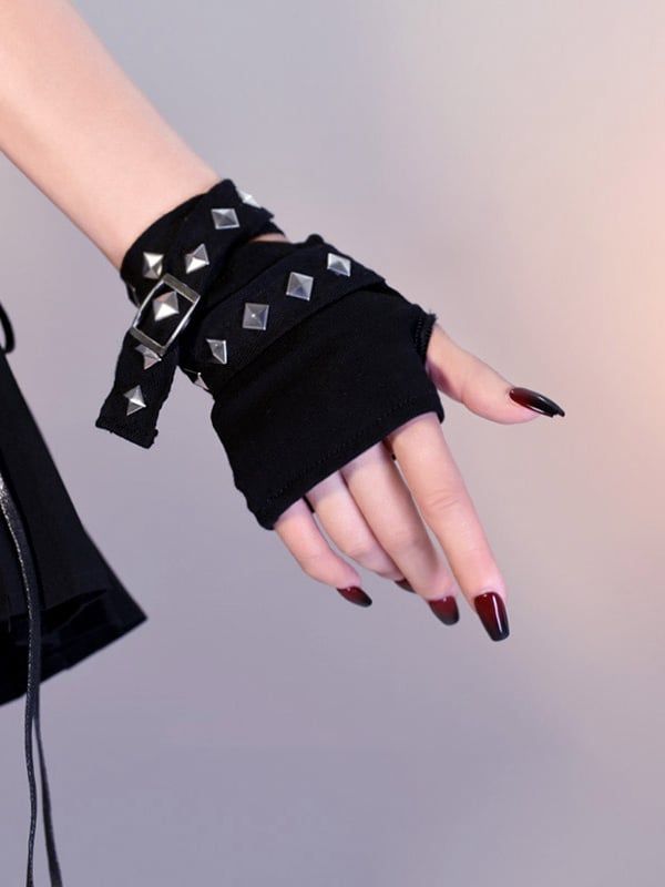 Gothic Black Cyberpunk Studs Gloves Edgy Gloves, Dystopian Accessories, Cyberpunk Gloves, Diy Gloves, Vampire Accessories, Black Cyberpunk, Gothic Gloves, Alt Accessories, Punk Pastel