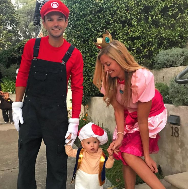 Calling All Families of 3: We Have the 41 Halloween Costume Ideas You’ll Want to Steal 3 Family Halloween Costumes, Family Of 3 Halloween Costumes, 3 Halloween Costumes, Family Costumes For 3, Mario Princess Peach, Family Themed Halloween Costumes, Barbie E Ken, Meme Costume, First Halloween Costumes