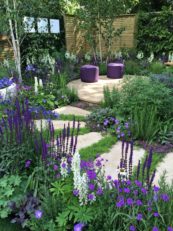 a garden with purple and white flowers in it