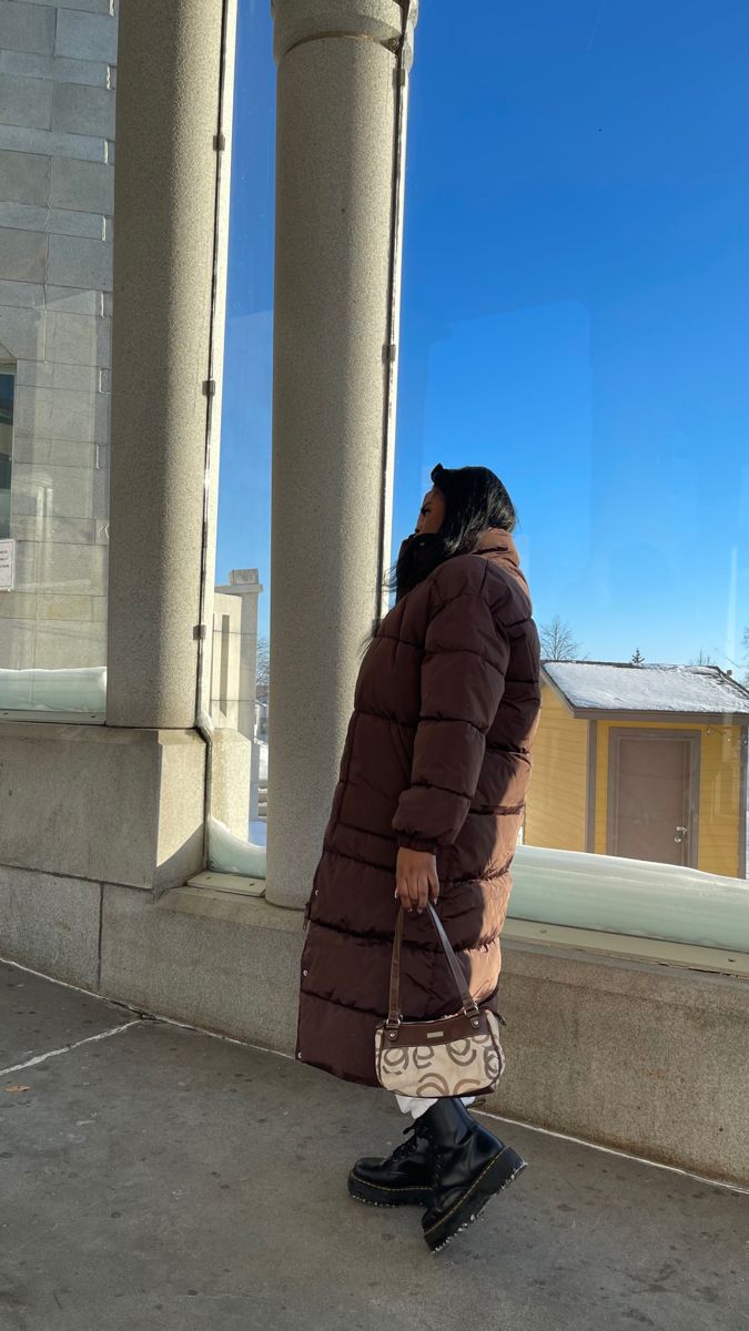 Brown Puffer Coat Outfit, Long Puffer Coat Outfit, Brown Puffer Jacket Outfit, Long Puffer Jacket Outfit, Brown Jacket Outfit, Puffer Coat Outfit, Brown Puffer Jacket, Winter Jacket Outfits, Doc Martens Style