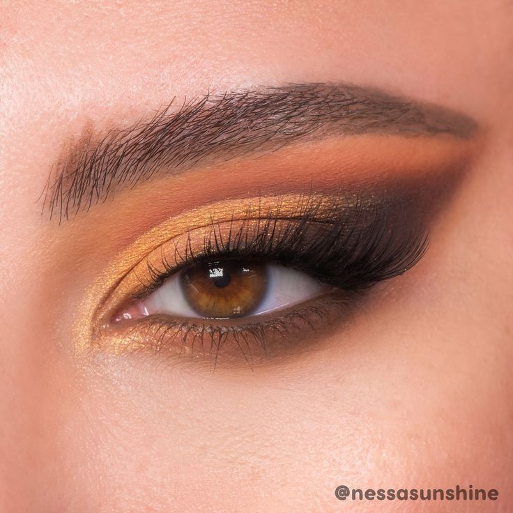 Fun Fall Makeup, Thanksgiving Makeup Ideas Simple, Makeup For Thanksgiving, Orange Eye Look, Casual Eye Makeup, Thanksgiving Makeup Look, Brown Makeup Looks, Thanksgiving Makeup, Orange Eye Makeup