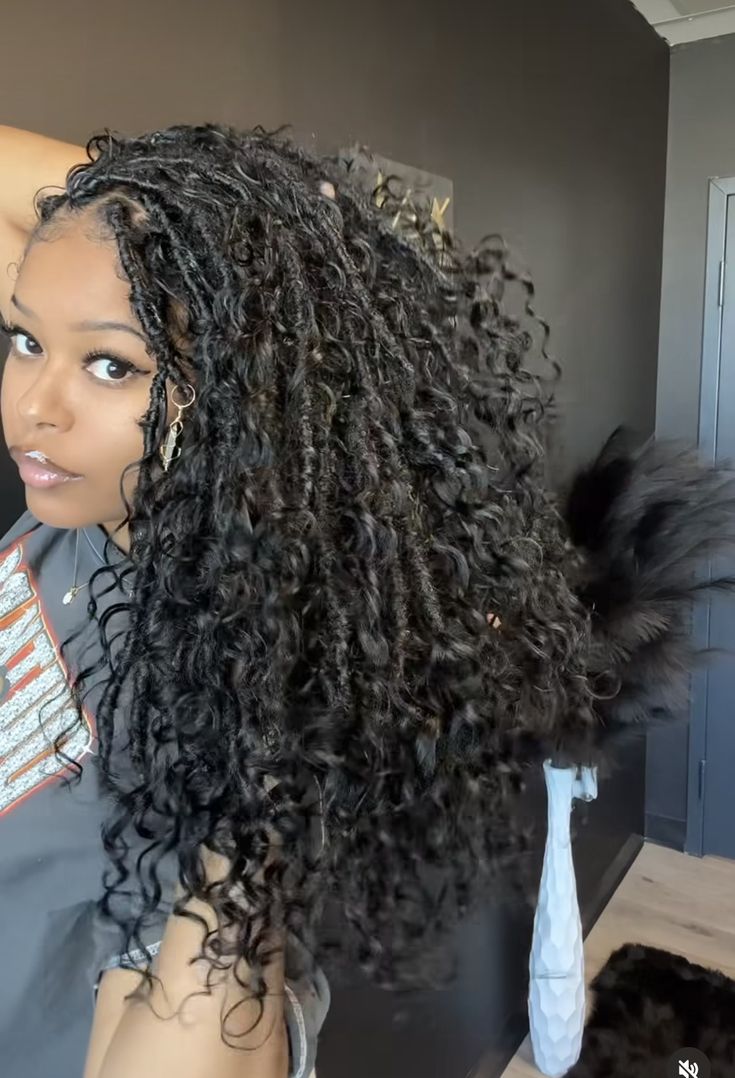 Mermaid Locs On Real Locs, Curly Wig With Locs, Goddess Locs With Curls, Short Goddess Faux Locs, Body Wave Braids, Curly Soft Locs, Boho Locs Hairstyles, Medium Faux Locs, Faux Locs With Curls