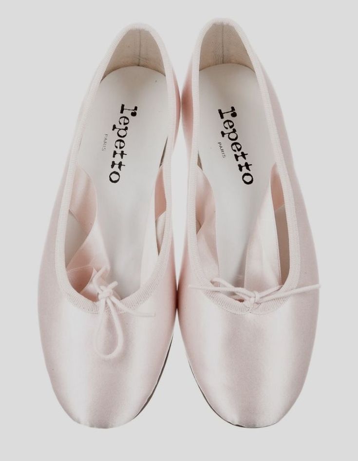 Repetto Flats, Repetto Shoes, White Kicks, Ballet Slippers, Shoe Boutique, Ballerina Shoes, Shoes Color, Pretty Shoes, Womens Makeup