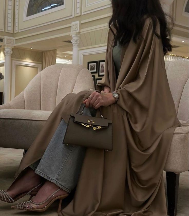 Khaleeji Abaya, Look Kylie Jenner, Abaya Outfit, Chique Outfit, Modesty Outfits, Timing Is Everything, Modest Fits, Mode Abaya, Modesty Fashion