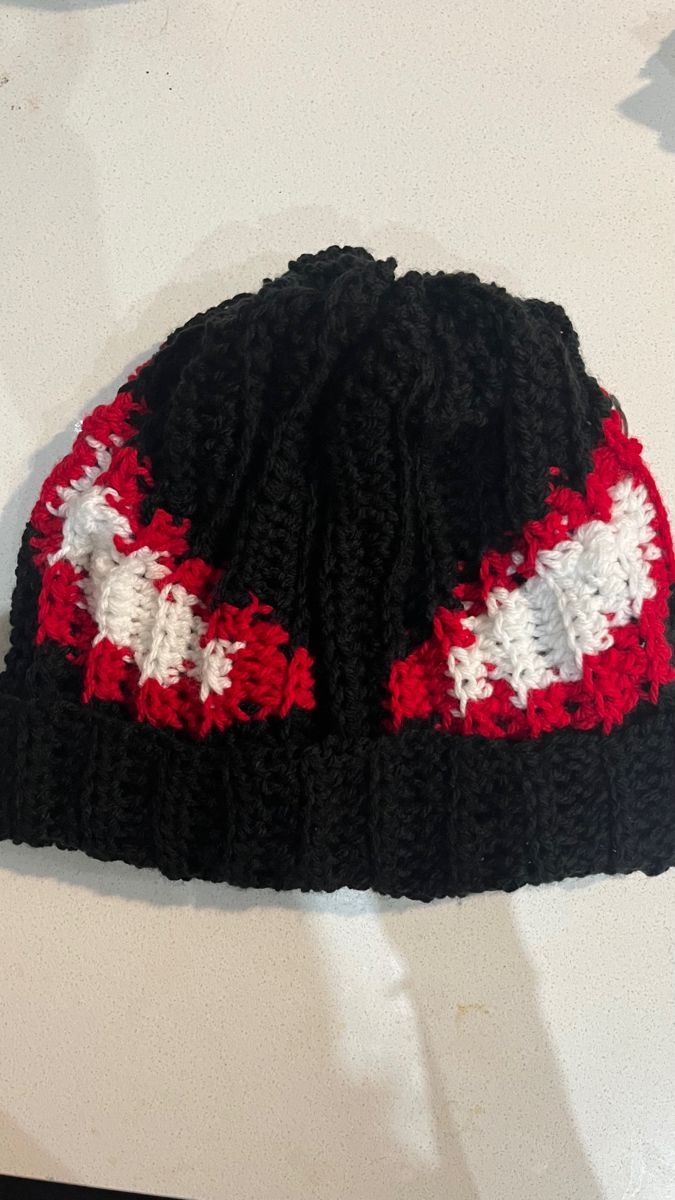 Miles Morales crochet beanie Spiderverse Crochet, Spiderman Into The Spiderverse, Diy Spider, Into The Spiderverse, Spiderman Art Sketch, Spider Gwen, Miles Morales, Spiderman Art, Art Sketch