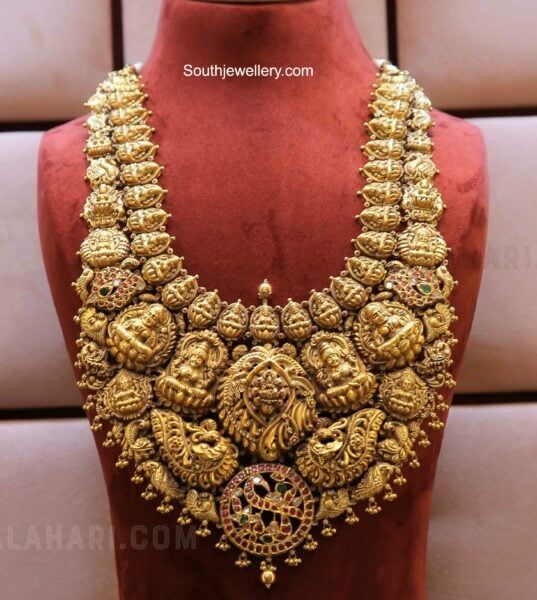 Lakshmi Haram, Valentines Baking, Jewellery Board, Gold Temple Jewellery, Indian Bridal Jewelry Sets, Antique Jewellery Designs, Gold Jewelry Simple Necklace, Antique Bridal Jewelry, Bridal Diamond Jewellery