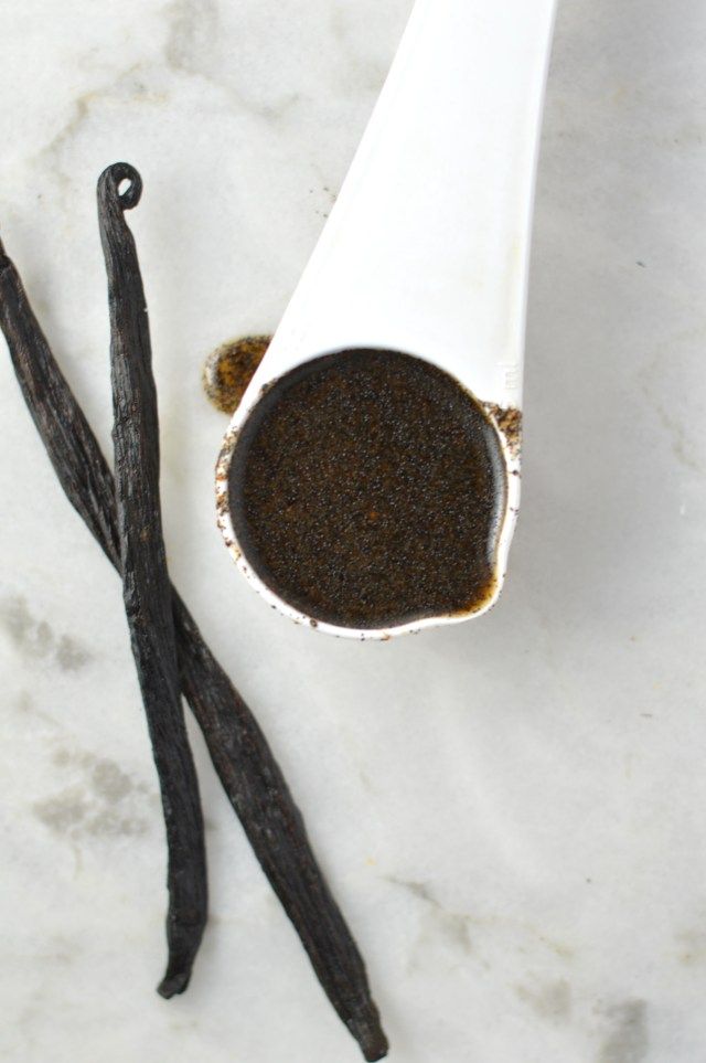 an image of vanilla sticks and cinnamon on a table with some spices in it,