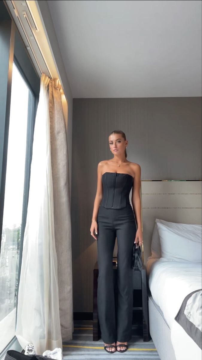 Going Out Elegant Outfits, Non Dress Formal Outfit, European Style Women Street Fashion, Dressy Nye Outfit, Christmas Party Trouser Outfit, 21st Guest Outfit, Classy Outfit Night Out, Woman Dinner Outfit Night, Fall Night Out Outfit Going Out Classy