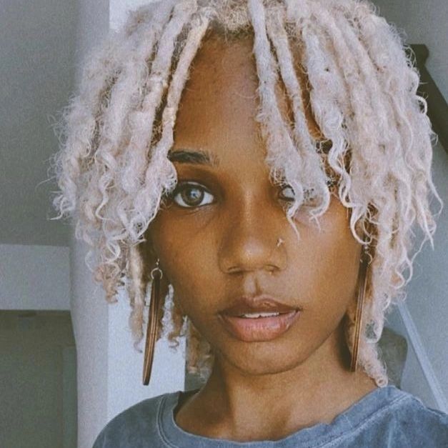 White Blonde Locs Black Women, Short Blonde Faux Locs, White Locs Black Women, Platinum Blonde Locs, Platinum Blonde Dreads, White Locs, White Dreadlocks, Blonde Locs, White Dreads