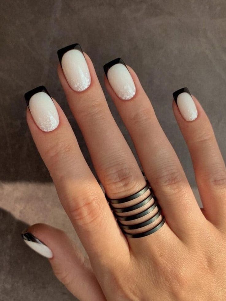 White nails with black French tips Black French Tip Nails, Black French Nails, White French Nails, Black French Tip, White Tip Nails, Short Fake Nails, Her Nails, Fake Nails With Glue, White Nail Polish