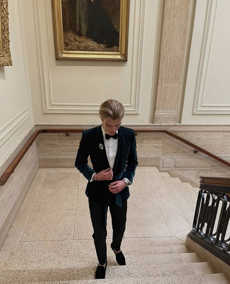 Grayson Hawthorne, Blonde Boy Aesthetic, The Inheritance Games, Maxon Schreave, Inheritance Games, Rich Boy, Aesthetic Outfits Men, Aaron Warner, Calendar Girls