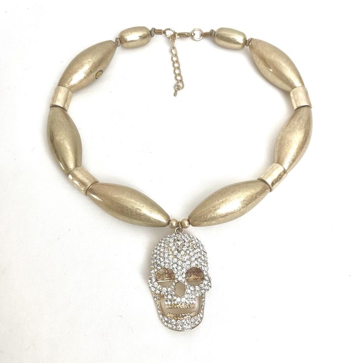 A classy rock -n- roll look with a Rhinestone skull and gold beads. Skull Jaw, Resin And Clay, Smiling Skull, Rock N Roll Aesthetic, Elegant Statement Necklace, Rhinestone Skull, Purple Jasper, Original Necklace, Aventurine Necklace