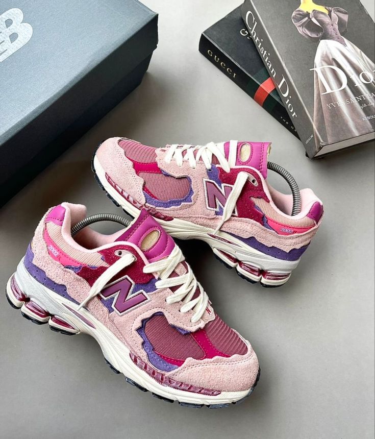 Pretty Sneakers, Dr Shoes, Trendy Shoes Sneakers, Pretty Shoes Sneakers, Kicks Shoes, Shoes Outfit Fashion, Looks Party, Cute Nike Shoes, Fresh Shoes