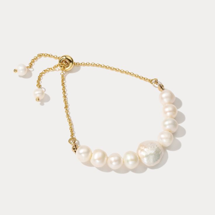 This exquisite Baroque Pearl Bracelet features an incredibly delicate chain that delicately drapes around the wrist while encasing a single stunning baroque pearl. Its sophisticated design, expert craftsmanship, and exclusive materials create an elegant look that exudes exquisite taste. DETAILS Plating: 18k Gold on Brass Materials:   18K Gold on Brass, Freshwater Pearl Measurements: Length: 3.54"(9.0cm) + Extender: 5.51"(14.0cm) Weight:  9.52g Note: It will be in stock in 7 business days! White Pearl Bracelets With Adjustable Chain, Elegant Adjustable Pearl White Bracelet, Elegant Silver Chain Bracelet With Adjustable Length, Elegant Formal Pearl Bracelet With Chain, Elegant Wedding Pearl Chain Bracelet, Elegant Pearl Bracelet With Chain, Adjustable Pearl White Bracelet With Pearl Chain, Elegant Gold Adjustable Pearl Bracelet, Elegant Adjustable Gold Pearl Bracelet