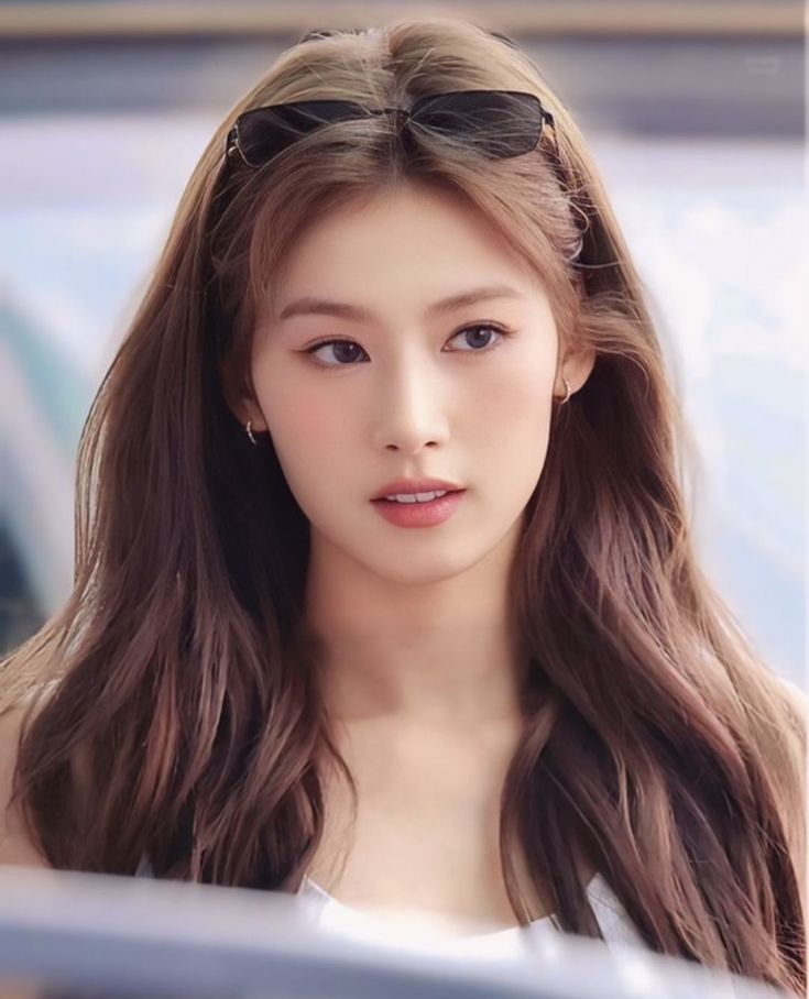 Sana Hair, Sana Hairstyle, Sana Hairstyle Twice, Sana Curly Hair, Sana Minatozaki Aesthetic, Twice Sana Hair, Sana Brown Hair Twice, Sana Black Hair Twice, Sana Ponytail