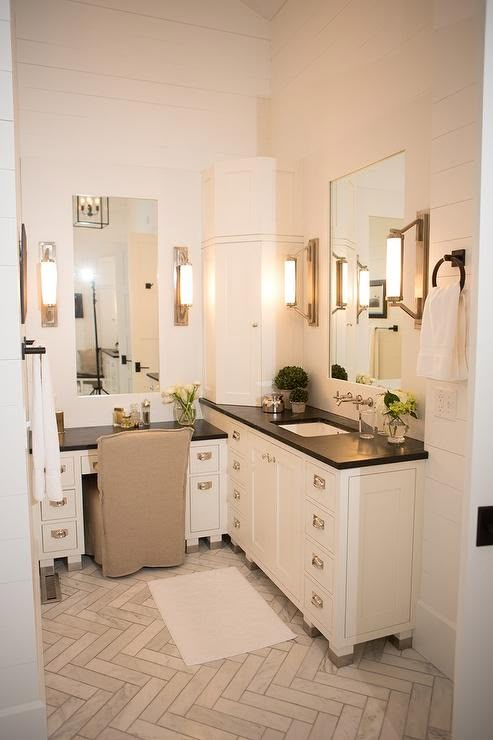 Dressing Table In Bathroom, Bathroom Corner Vanity, Table In Bathroom, Bathroom Vanity With Makeup Area, Vanity With Makeup Area, Bathroom Vanity Chair, Sage Bathroom, Cosmetics Organization, Corner Bathroom Cabinet