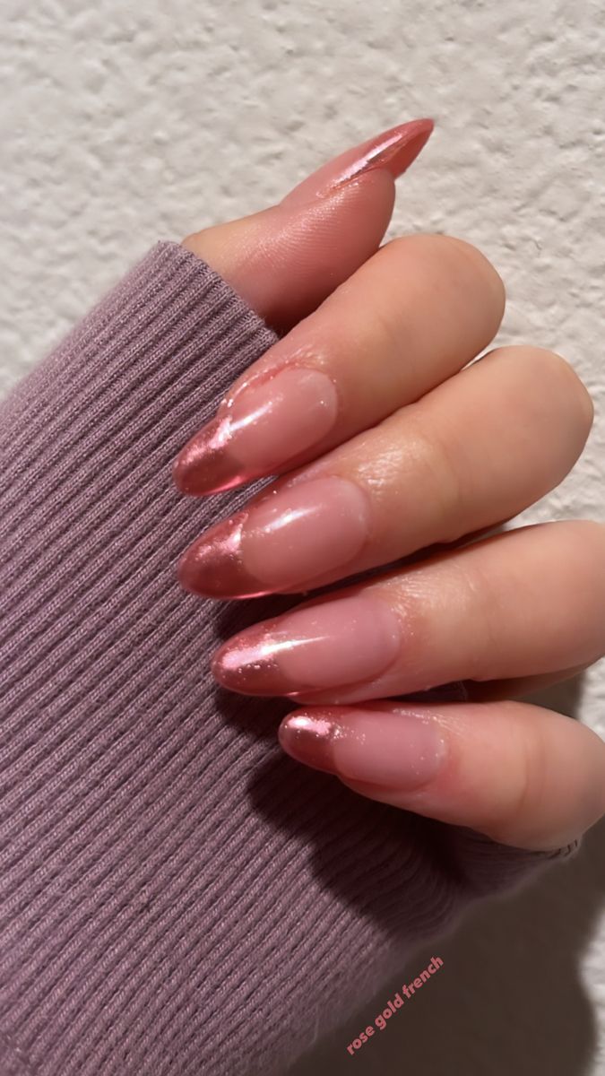 Rose gold chrome french mani gel x Rose Gold Medium Nails, French Tip Rose Gold Nails, Rose Gold Nail Tips, Rose Gold Nails Acrylic Almond, Elegant Rose Gold Nails, Champagne French Tips, Matalic Nails Acrylic Pink, Rose Gold Nails Ideas, Rose Gold Nails French Tip