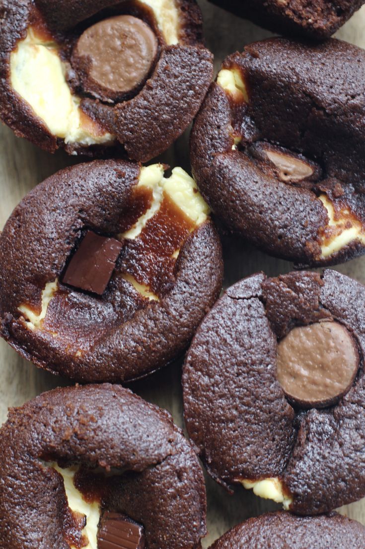 several chocolate cookies with white fillings on a table